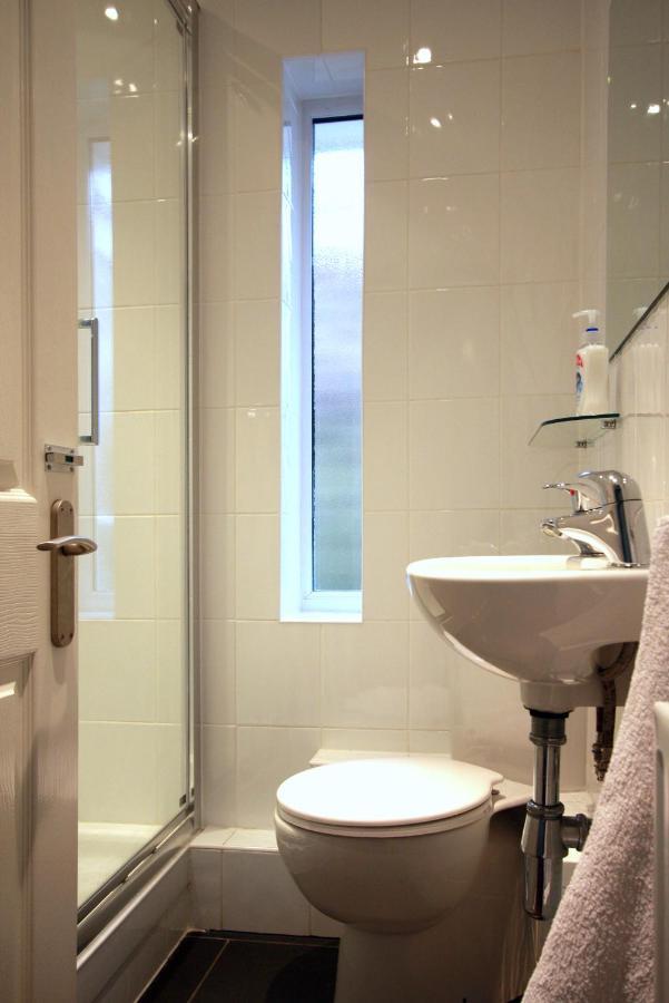 Abacus Bed&Breakfast, Blackwater, Hampshire Camberley Exterior foto
