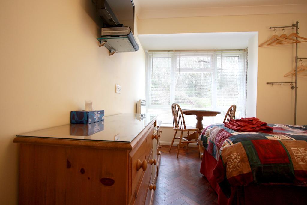 Abacus Bed&Breakfast, Blackwater, Hampshire Camberley Zimmer foto