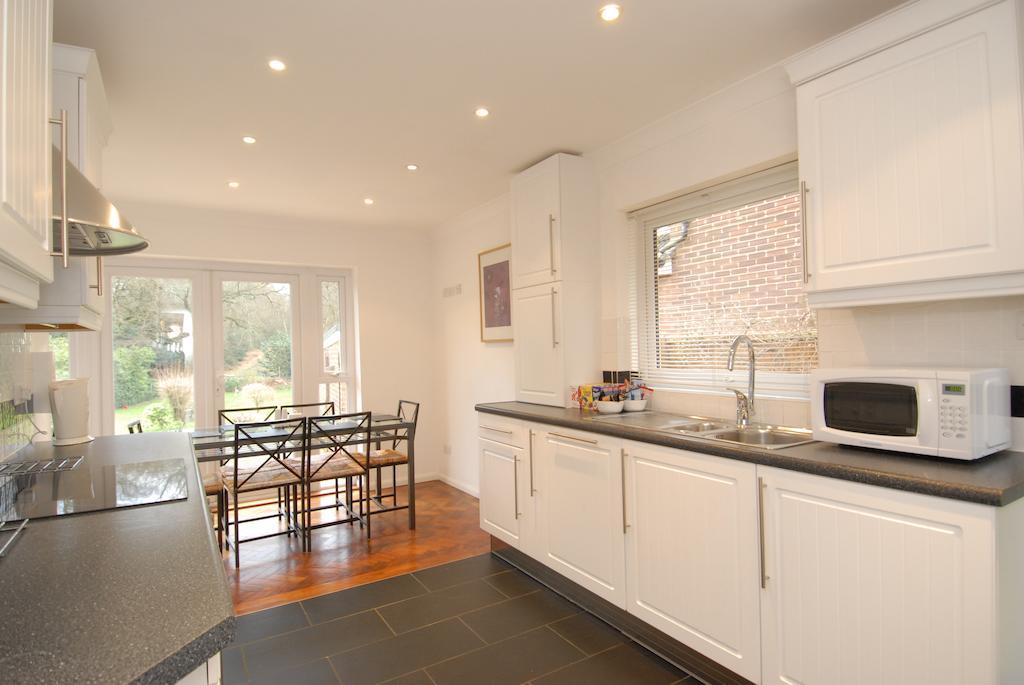 Abacus Bed&Breakfast, Blackwater, Hampshire Camberley Exterior foto