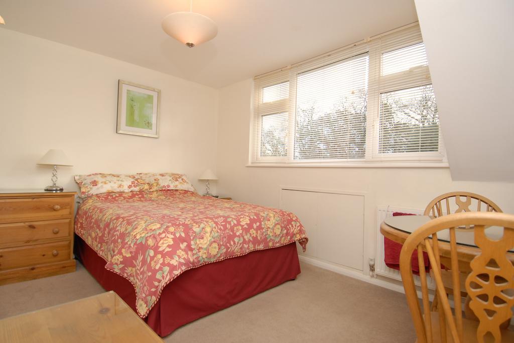 Abacus Bed&Breakfast, Blackwater, Hampshire Camberley Zimmer foto