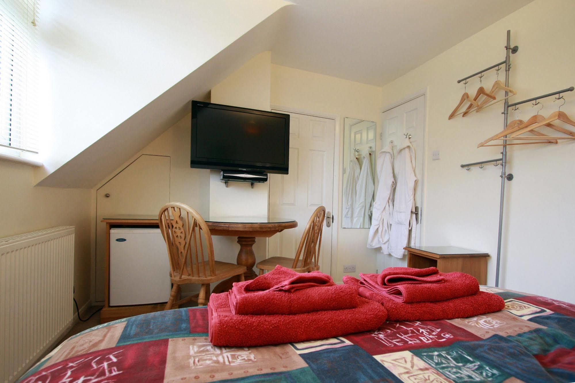 Abacus Bed&Breakfast, Blackwater, Hampshire Camberley Exterior foto